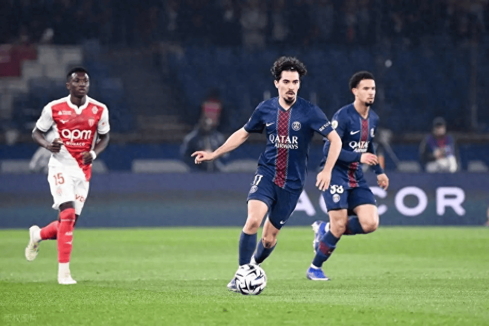 主场1比3惨败，领先优势只剩4分，巴黎爆冷，把法甲争冠悬念又踢回来了